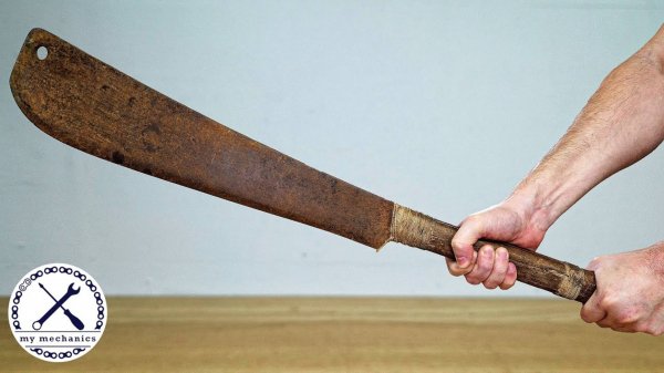 Antique Two Handed Cleaver - Restoration (2160p_25fps_AV1-128kbit_AAC)