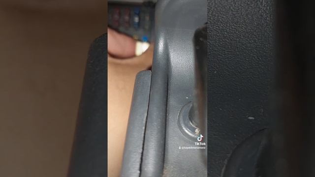 TUKAR FIUS RADIO DAN TEMPAT CHARGE TELEFON KERETA KENARI /REPLACE RADIO AND CAR CHARGER FUSE KENARI смотреть онлайн