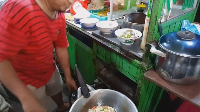 SATE KAMBING YG RAMENYA BUKAN MAIN & PENJUALNYA SEMANGAT BANGET !!! INDONESIAN STREET FOOD TANGERAN смотреть онлайн
