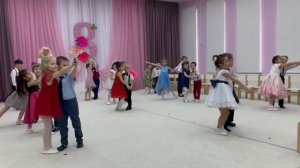 8 марта Зеркальный вальс старшая группа