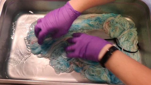 Dyeing Yarn with Leftover Color Challenge Speckles! Leave No Citric Acid Powders Behind смотреть онлайн