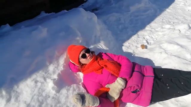 Наш первый VLOG! Приехали на дачу, катаемся с горки смотреть онлайн