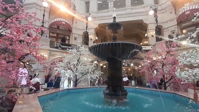 Прогулки по Москве. Весна, сердца и любовь в ГУМе смотреть онлайн