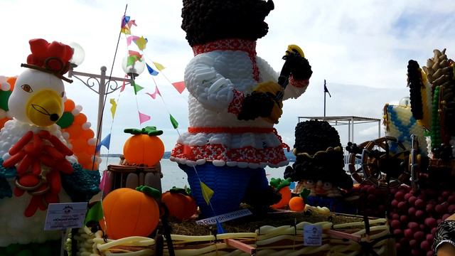 Геленджик, выставка "Море шаров" на набережной. смотреть онлайн