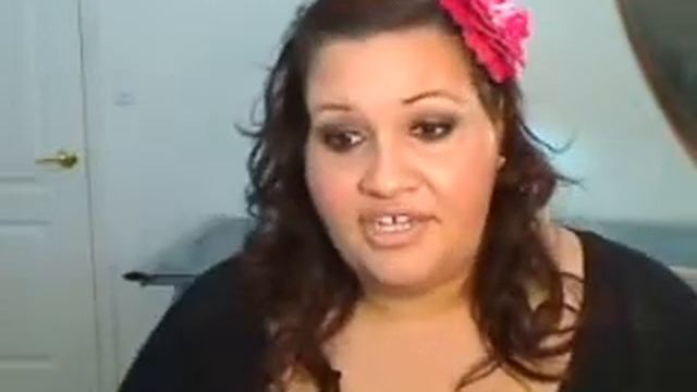 How To: Wearing a fuchsia flower headband from New Pollution Designs смотреть онлайн