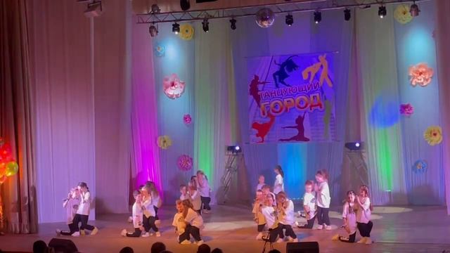 ПЕРВЫЙ РАЗ НА СЦЕНЕ! смотреть онлайн