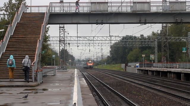 Уже история. ЭП20 026 на платформе Рабочий Посёлок Московской железной дороги. смотреть онлайн