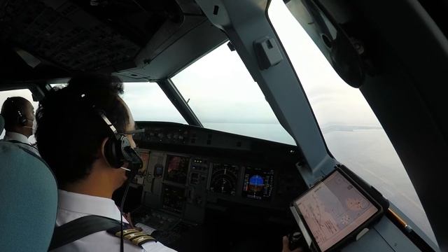 Batik Air A320 NEO Take Off and Landing (Cockpit View) смотреть онлайн