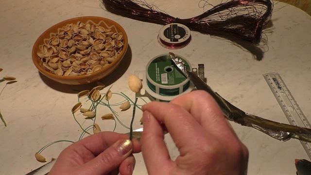 ДЕРЕВО ИЗ ФИСТАШКОВОЙ СКОРЛУПЫ. ПОДЕЛКИ ИЗ МУСОРА. PISTACHIO SCULL TREE. GARBAGE CRAKS.