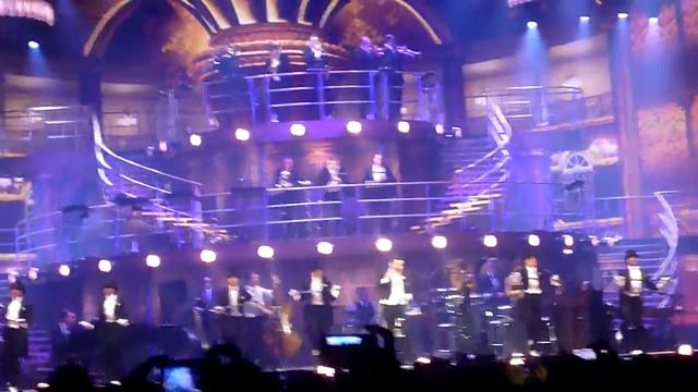 Puttin' On The Ritz - Robbie Williams, 02 Arena (11/07/14) - Filmed by Ian Redpath смотреть онлайн