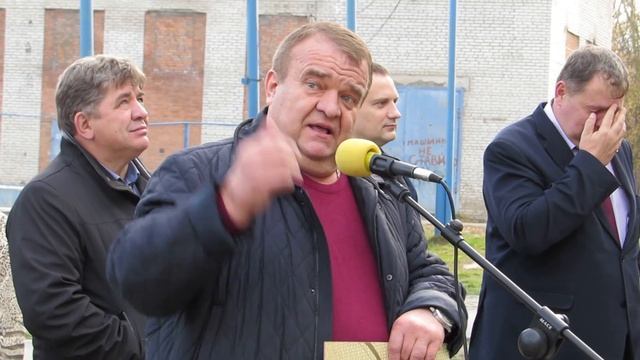Виктор Голубев вложил 2,5 млн в двор на ул. Горького в Бердске смотреть онлайн