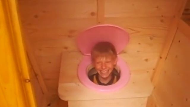 Кто в туалете живёт смотреть онлайн