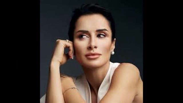 Крики и слезы фанатов...Сегодня оплакивают Тину Канделаки... смотреть онлайн