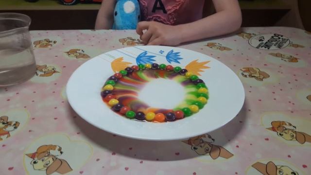 КРАСИВАЯ РАДУГА из конфет. РАДУГА ИЗ M&M's и Skittles. смотреть онлайн