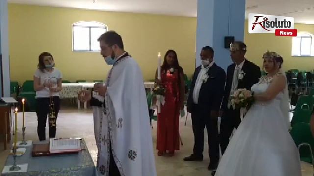 Primo matrimonio dopo la pandemia in zona, coppia unita con rito ortodosso смотреть онлайн