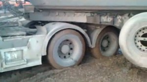 VOLVO VNL самосвал по грязи