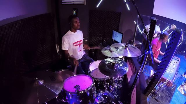 Philip Adzale - In Your presence I am content (Chris Bowater) смотреть онлайн
