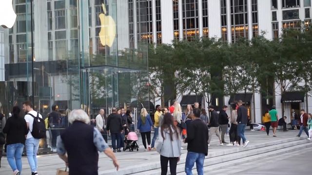 Apple Store In New York At 59th Street And 5th Avenue  --  Renovation Finished