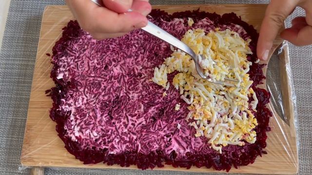 СЕЛЕДКА ПОД ШУБОЙ рулетом. Этот рецепт Вас удивит | Herring Salad With Beets смотреть онлайн