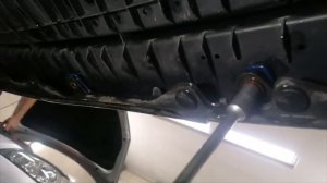 How to Remove Front Bumper on Toyota Verso
