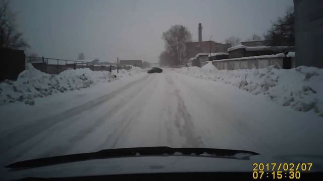 Развернуло при обгоне на колее смотреть онлайн