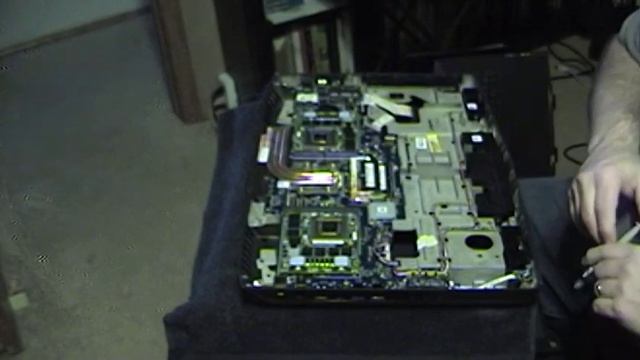 Alienware 18 Teardown and GPU Repaste смотреть онлайн