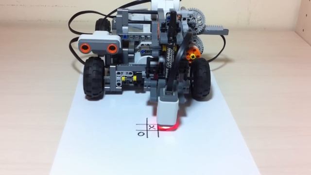 Lego Mindstorms NXT Robot - Tic Tac Toe (Χ play) смотреть онлайн