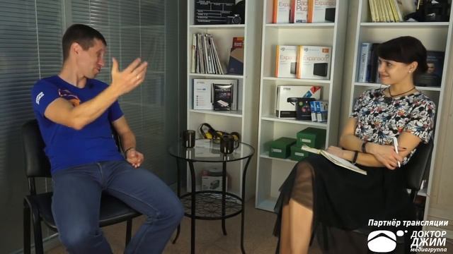 Михаил Козырь - спортсмен-любитель, пробежал 250 км через Сахару в проекте ИЗвестные люди. смотреть онлайн