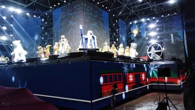 С Новым годом! HappyNewYear! Новогодняя ночь возле Дворца Республики в Минске.Дед Мороз и Снегурочк смотреть онлайн