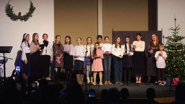 Песня "Наступило Рождество". Исполняет детский хор EFS | 25.12.2023 смотреть онлайн