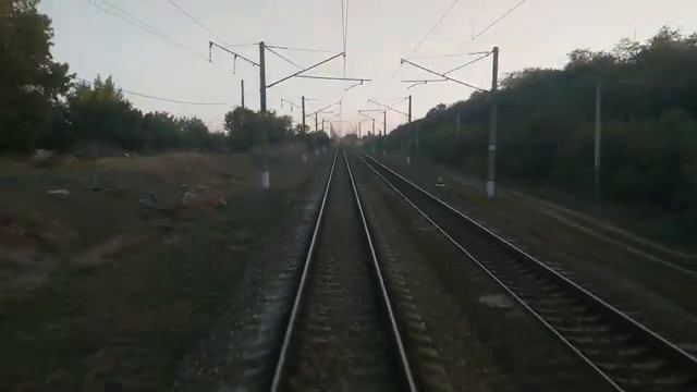 Вид из окна хвостового вагона поезда 126/125 Новороссийск-Москва смотреть онлайн