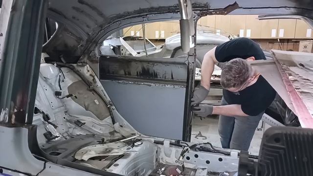 Hot Rod with MODERN Door LATCHES Installed - Ep.17 - 1951 FORD + INFINITI G35XS Sport смотреть онлайн
