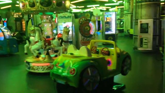 лабиринт с горками и детские игровые автоматы смотреть онлайн