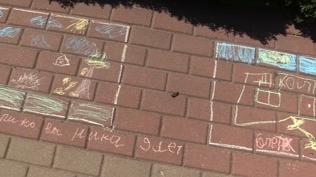 Детский рисунок на асфальте “Я рисую осень" и Молодёжная акция "Дорога мира и добра" смотреть онлайн