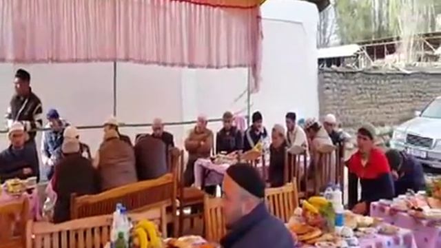 Таджик Фаррух Кори очень красиво читает коран смотреть онлайн