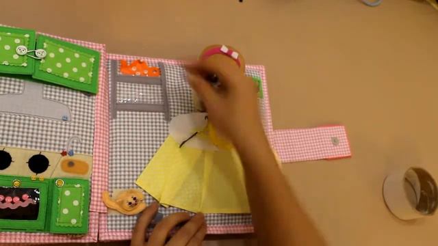 #Кукольныйдомик #Фетроваякнижка Развивающая книжка из фетра и ткани для девочек смотреть онлайн