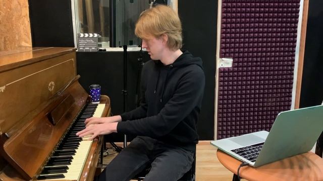 Как работают хиты? Хуки и специальные аккорды в песне "Shut Up" Ariana Grande. смотреть онлайн