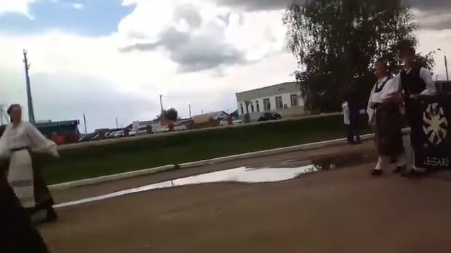Этнофестиваль Верхние Киги РБ (08.06.2017), отрывок парада смотреть онлайн