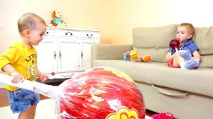 Bad Baby Вредные Детки Нашли Гигантские конфеты Чупа Чупс Giant Candy Chupa Chups