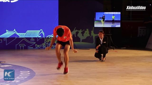 Chinese teenager breaks own record in jump rope contest смотреть онлайн