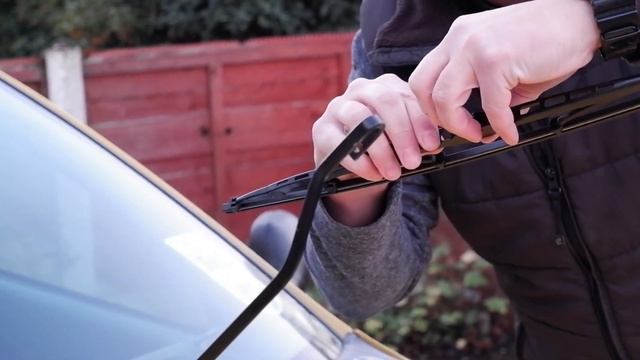 Renault Megane Coupe - Wiper Blade Replacement смотреть онлайн