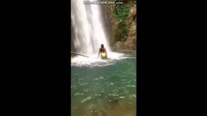 Купание в водопаде