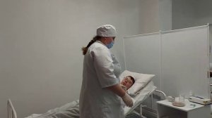 Кормление тяжелобольного из ложки и поильника.mp4