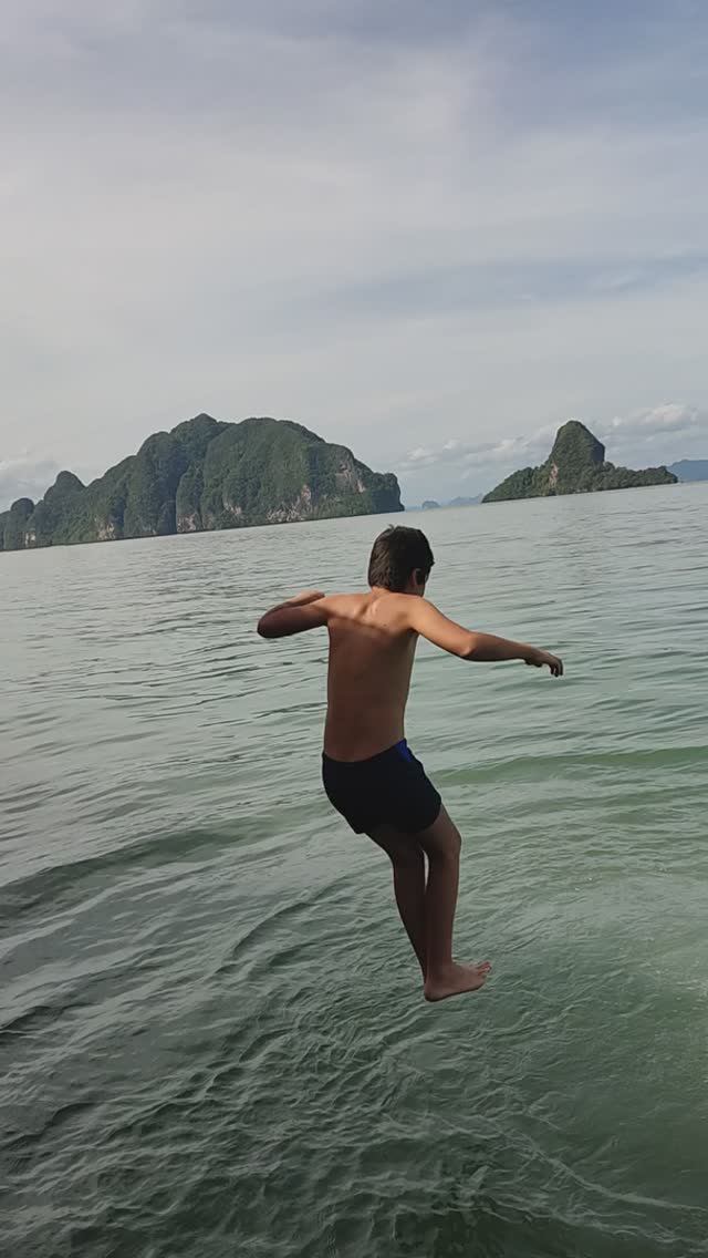 Красивый прыжок с яхты. Экскурсия Джеймс Бонд.
Таиланд 2024 за 50 тысяч рублей с перелетом. Тутси смотреть онлайн