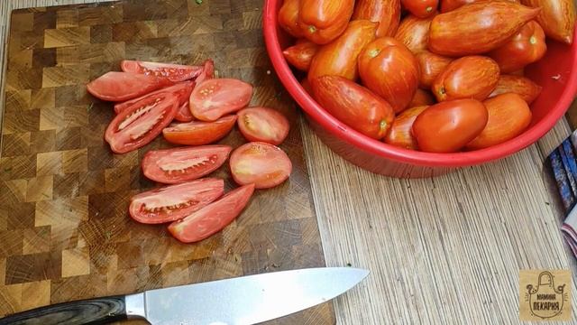 Помидора дольками с луком и кинзой на зиму! Моя любимая заготовка без стерилизации! смотреть онлайн