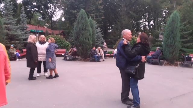 НЕ ЗАБУДЬ ПРО МЕНЕ!???/ТАНЦЫ В ПАРКЕ ГОРЬКОГО ХАРЬКОВ ОКТЯБРЬ 2021 смотреть онлайн