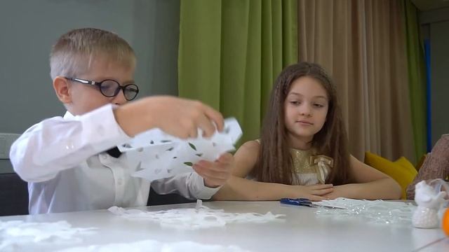 Серебристые снежинки. смотреть онлайн