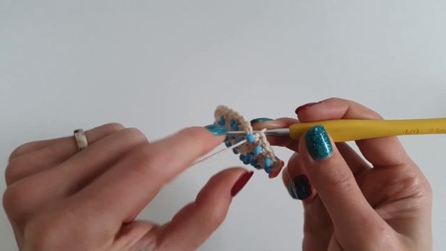 Beaded Christmas Baubles. Crochet tutorial смотреть онлайн