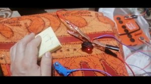 двухпозиционная. трехконтактная кнопка со светодиодом и ее распиновка и подключение контактов.