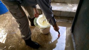 Как собрать воду с пола.